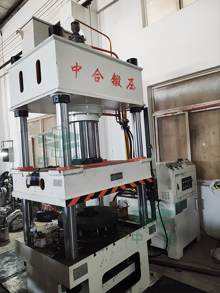 200噸四柱液壓機.jpg